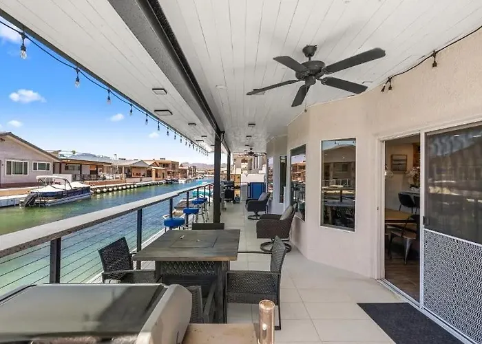 Chateau Bleu, Canal Front Stunner, Private Dock Casa vacanze *