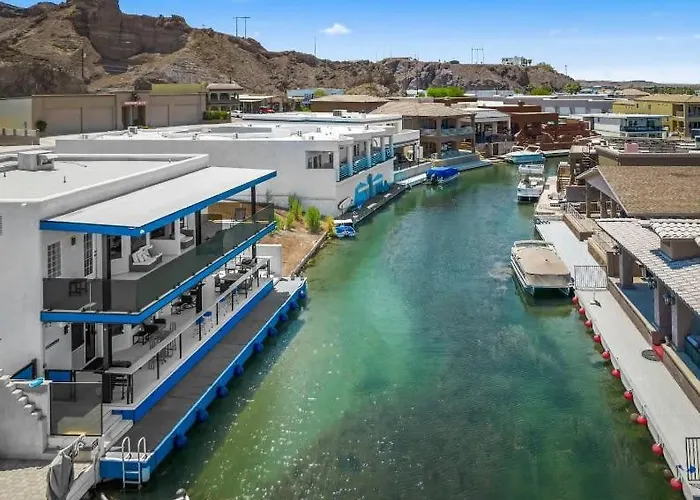Chateau Bleu, Canal Front Stunner, Private Dock Casa vacanze *